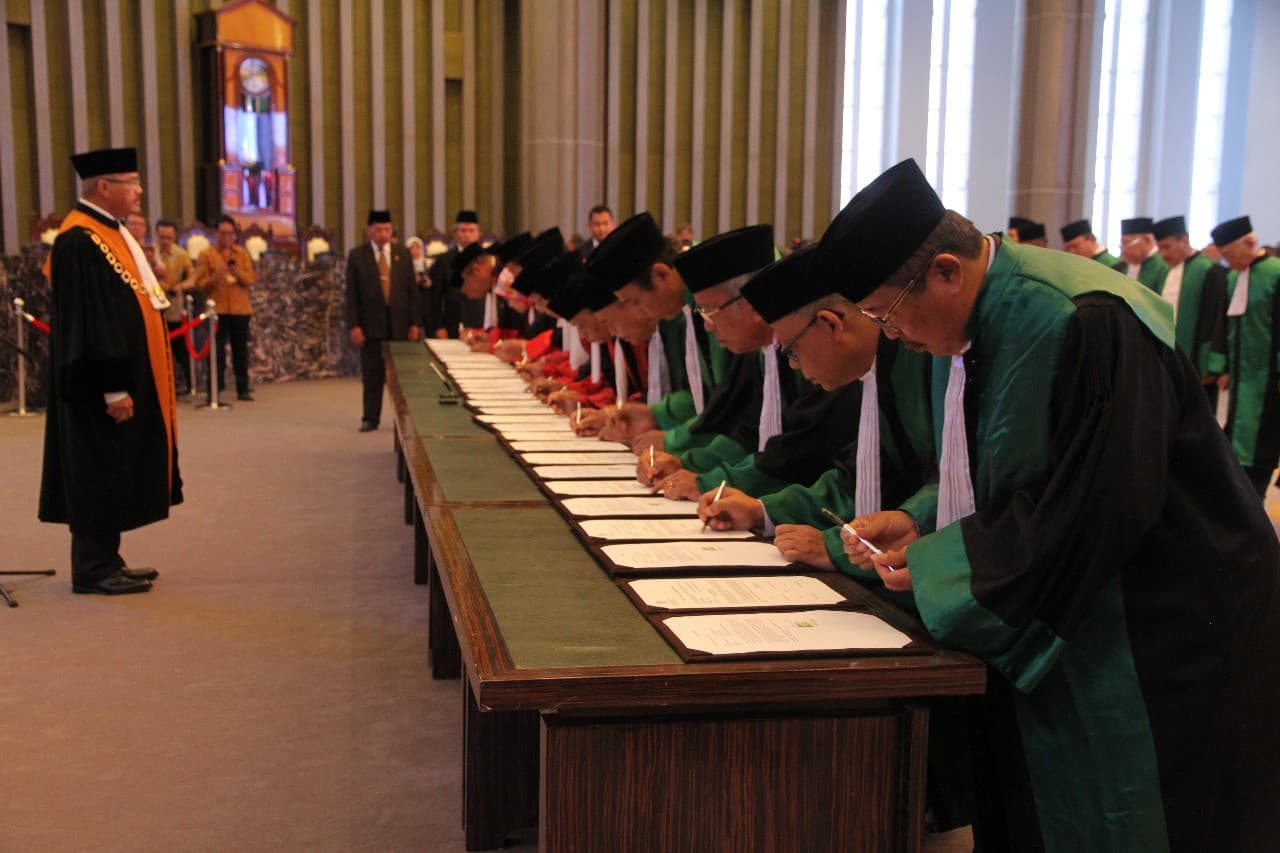 Pelantikan pejabat baru di lingkungan MA (Foto www.mahkamahagung.go.id)