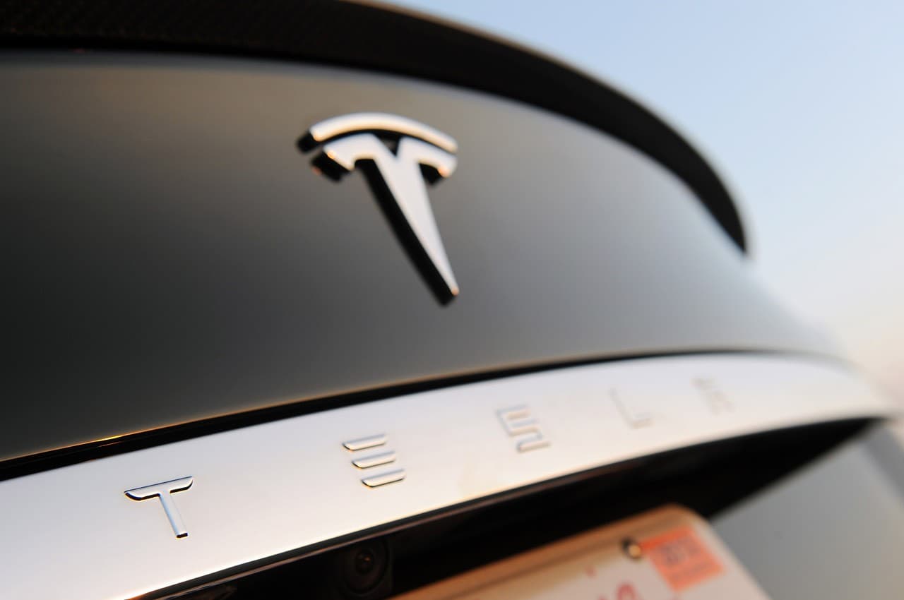 Tesla (FOTO: www.autoblog.com)