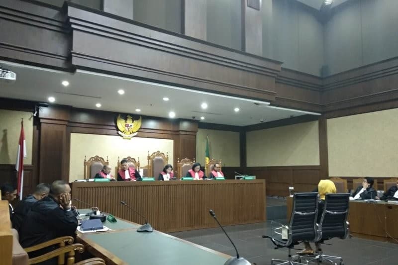 Direktur Utama PT Pertamina 2009-2014 Karen Galaila Agustiawan divonis 8 tahun penjara ditambah denda Rp 1 miliar