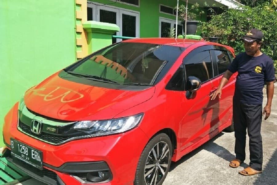 Mobil warga yang terkena aksi vandalisme (Foto:Istimewa)