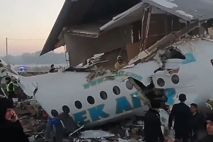 Pesawat Jatuh Dekat Kota Almaty di Kazakhstan (Foto: Istimewa)