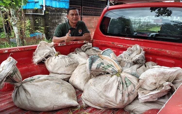 Ular dalam 10 karung ditemukan di jalan (Foto:Istimewa)