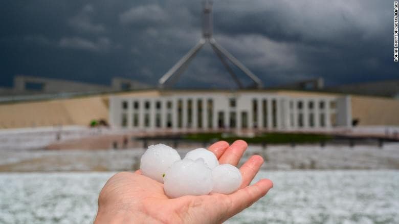Hujan es sebesar bola golf di Canberra (Foto:Istimewa)