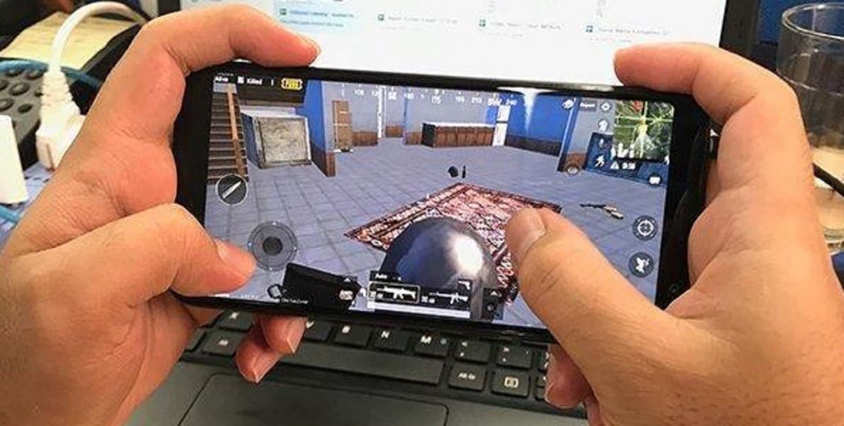 Ilustrasi bermain game online (foto:istimewa)