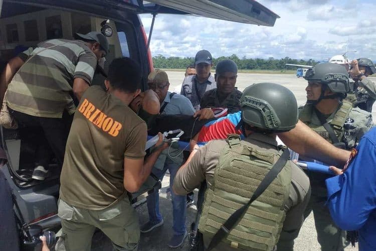 Bharatu Luki saat dievakuasi ke rumah sakit (Foto: Istimewa)