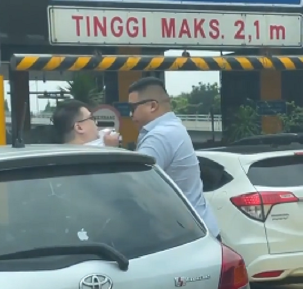 iral video pengemudi mobil Pajero Sport arogan (Foto:Istagram)