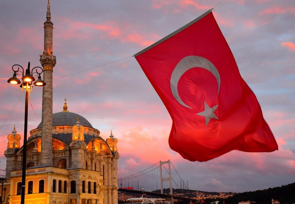 Bendera Turkiey (Foto: Mina News)