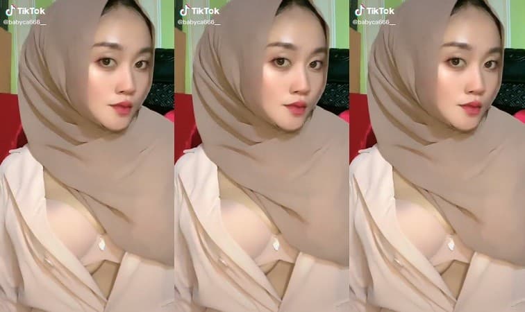 Viral wanita berhijab pamer payudara (Foto:Tangkapan Layar)