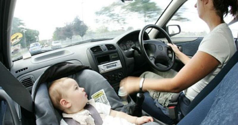 Cara Aman Mengemudi Bersama dengan Bayi