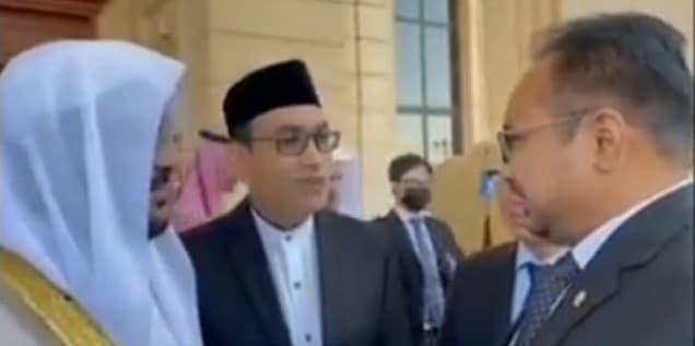 Habib Ali Al Bahar jadi penerjemah percakapan antara Menag Yaqut dengan Gubernur Mekkah. (Foto: Istimewa)