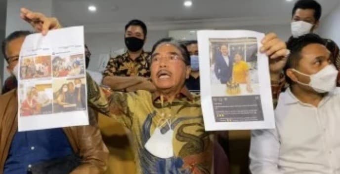 Hotma Sitompul Perlihatkan Foto Istri dengan Pria Lain (Foto:Istimewa)