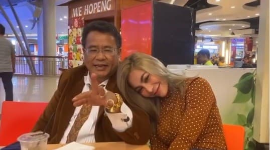 Hotman Paris Hutapea dan Liza Aditya.