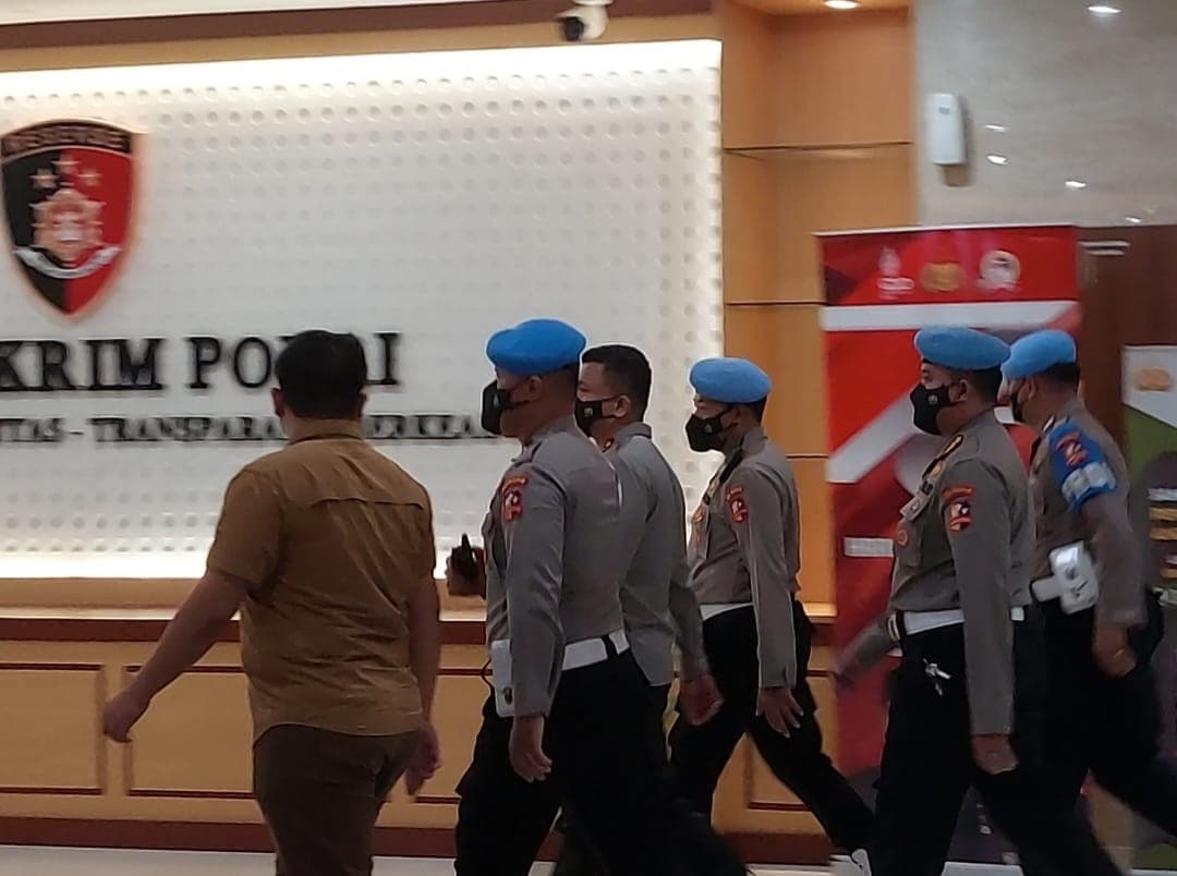 Irjen Ferdy Sambo selesai menjalani pemeriksaan di Bareskrim Polri (Foto: Hastina/REQnews)