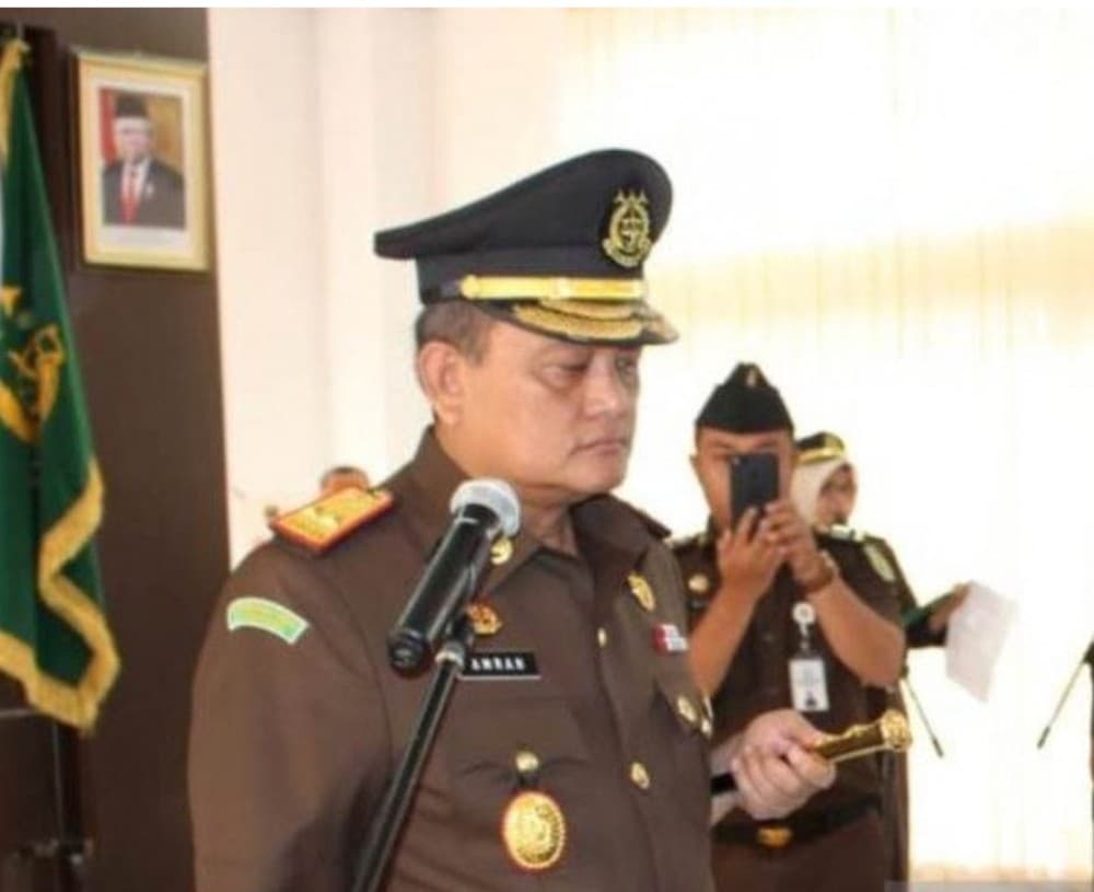 Siapa Jaksa Amran, Kajati Sumbar yang Dicopot Jaksa Agung