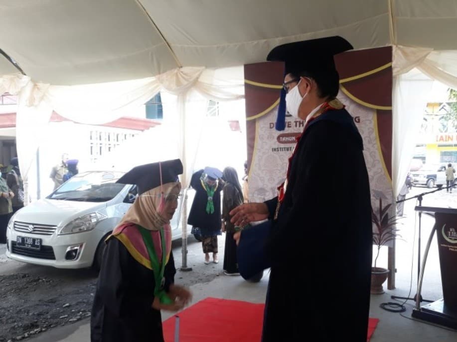 Unik, IAIN Palu Gelar Wisuda Drive Thru! Ini Penampakannya