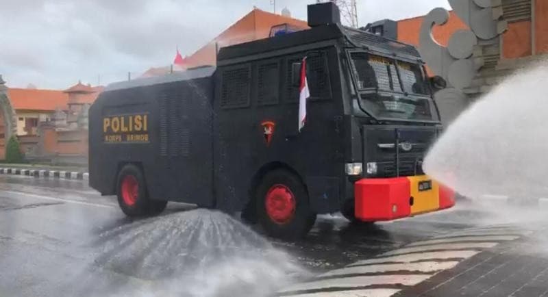 Ilustrasi mobil water canon