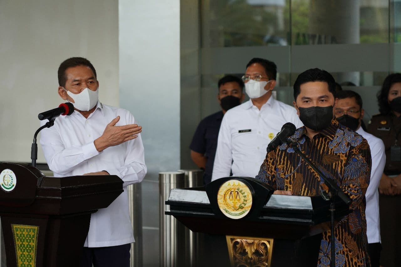 Jaksa Agung ST. Burhanuddin dan Menteri BUMN Erick Thohir di Kejaksaan Agung pada Selasa 11 Januari 2022 (Foto: Pusmenkum Kejagung)