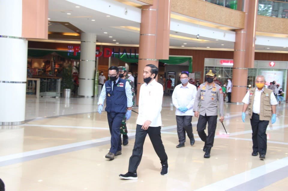 Jokowi saat berkunjung ke Summarecon Mall Bekasi (Foto:Istimewa)