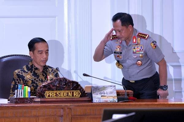Presiden Joko Widodo dan Tito Karnavian (foto: BISNIS)