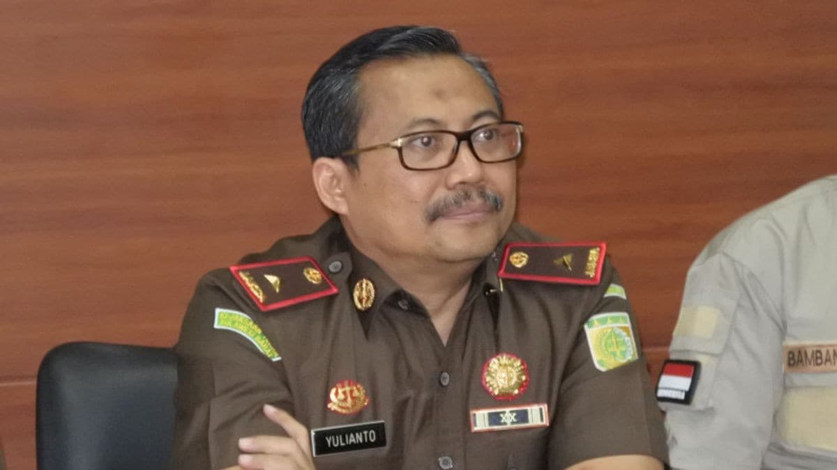 Kepala Kejaksaan Tinggi Provinsi Nusa Tenggara Timur (NTT), Yulianto 