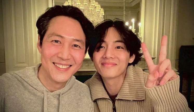 Lee Jung Jae dan V BTS berfoto bersama. (Foto: Instagram)