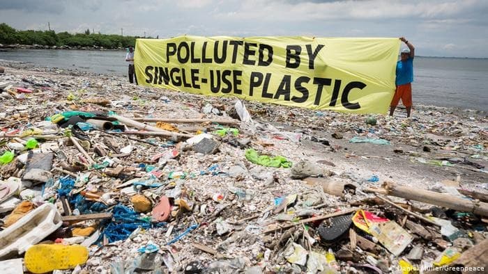 Ilustrasi sampah plastik