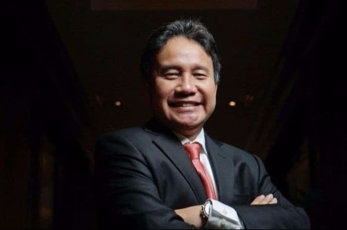  Mirza Adityaswara 