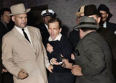 Penangkapan Lee Harvey Oswald (Foto: Istimewa)