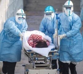 Petugas medis saat menangani pasien virus Corona (Foto:Istimewa)