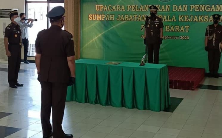 Gantikan ST Burhanuddin, Setia Untung Lantik Kajati Papua Wilhelmus