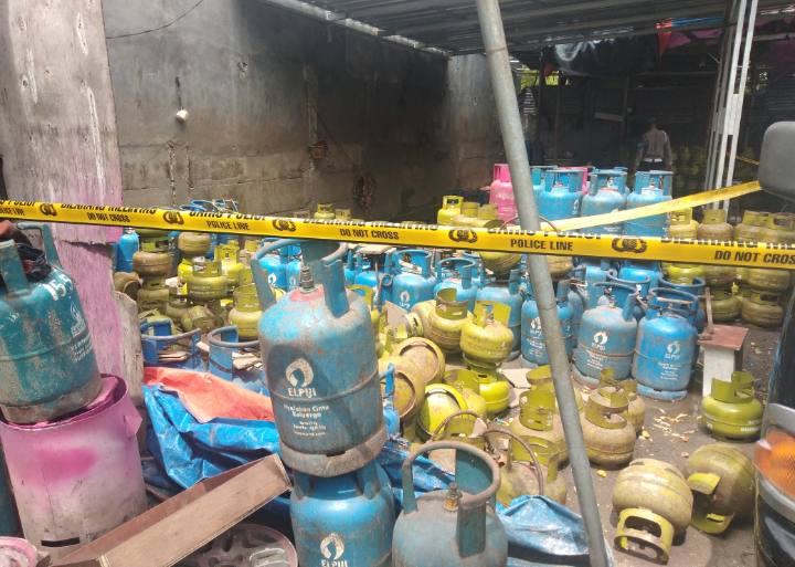 Tempat praktik penyalahgunaan gas bersubsidi di Meruya Utara, Jakarta Barat, Selasa 6 April 2021 (Foto: Hastina/REQnews)
