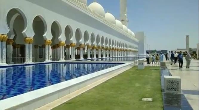 Replika Masjid Agung Sheikh Zayed bakal dibangun di Solo.