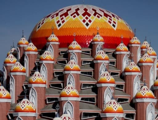 Masjid 99 Kubah (Sumber: ANTARA FOTO/Abriawan Abhe)
