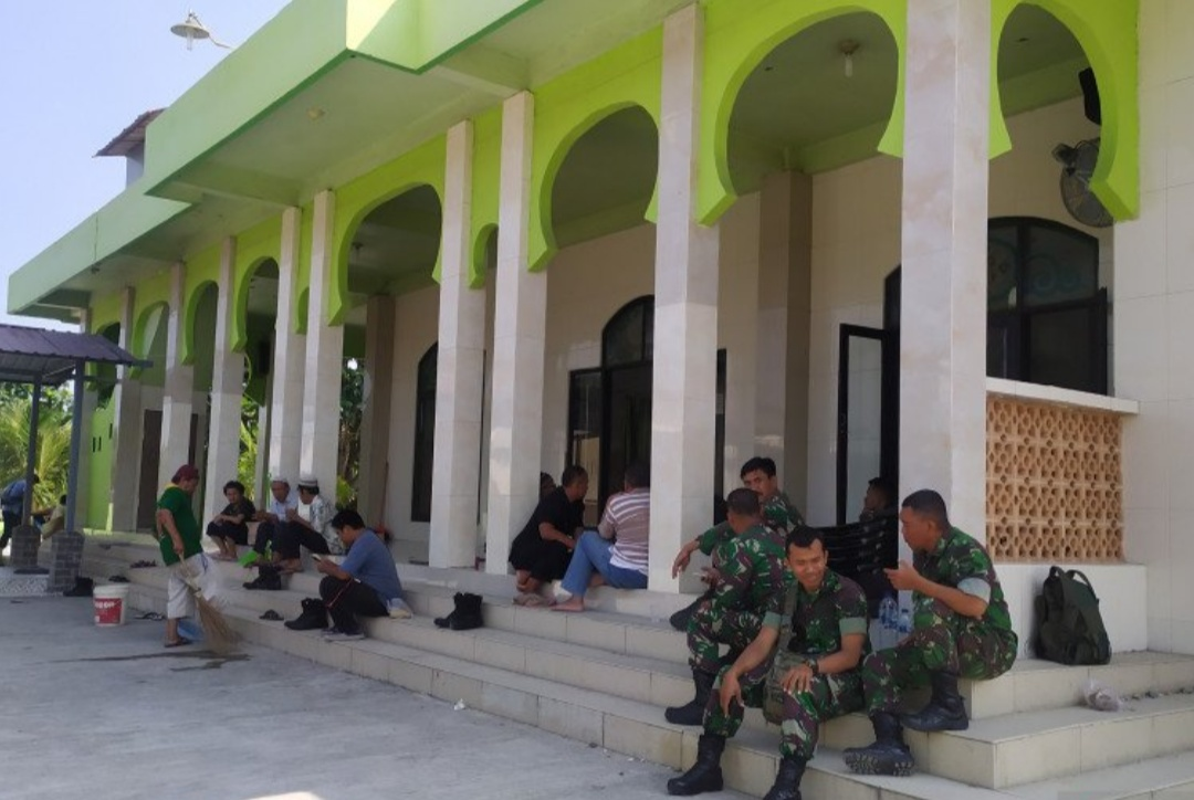 Suasana Masjid Al Amin yang dijaga TNI-Polri (Foto: Istimewa)