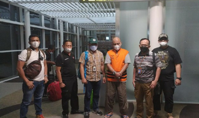 Buronan kasus penguasaan lahan PT KAI Medan seluas 597 meter persegi ditangkap di rumah kontrakannya di Pancoran Mas, Depok, Jawa Barat (Foto: Istimewa)