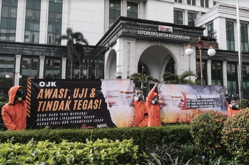 Aksi menuntut Bank MUFG dan Danamon. (Foto: Istimewa)