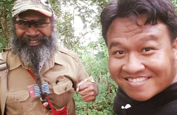 Dandhy Laksono bersama Filep Karma (Sumber: Facebook)