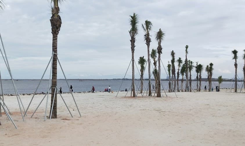 Pantai Pasir Putih PIK 2