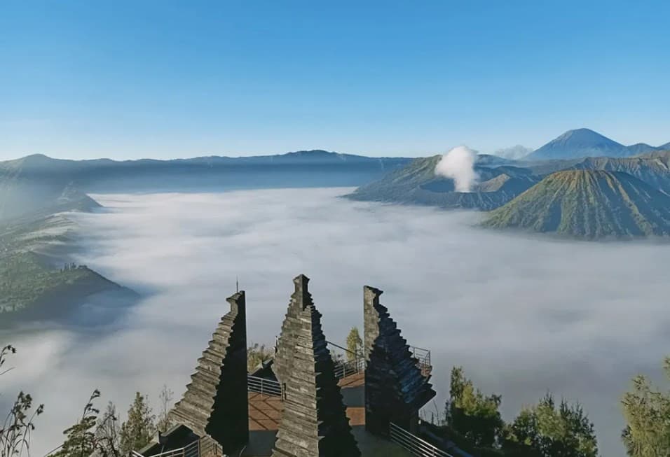 Pemerintah bakal membangun jembatan kaca di kawasan Bromo. (Foto: alexjourney.id)
