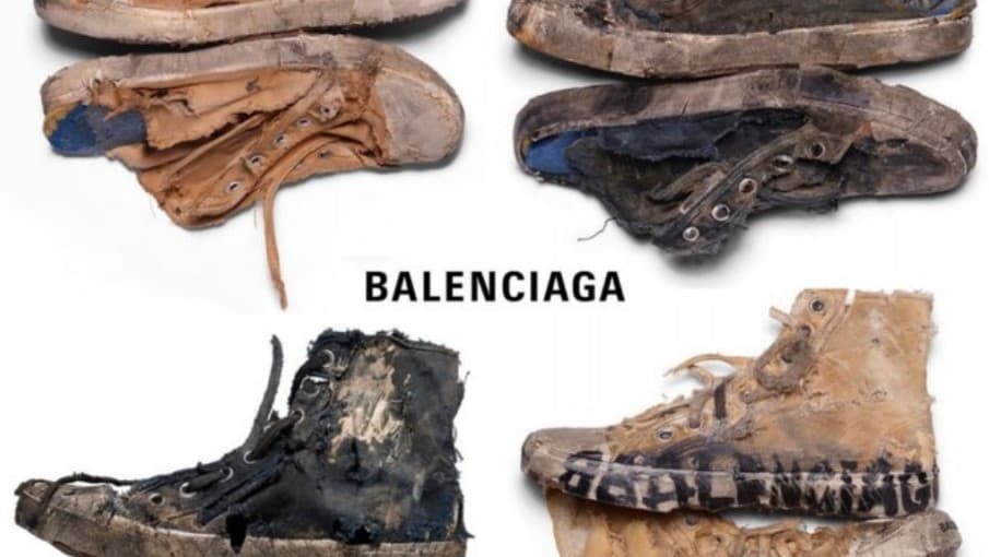 Sepatu Balenciaga usang dijual dengan harga fantastis.
