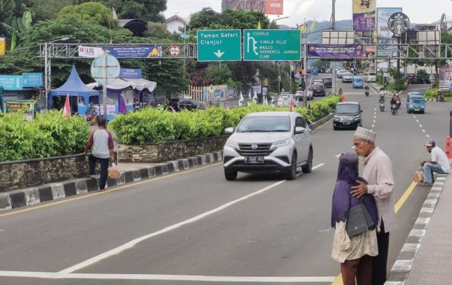Suasana Jalur Puncak di Simpang Gadog (Foto:ANTARA)