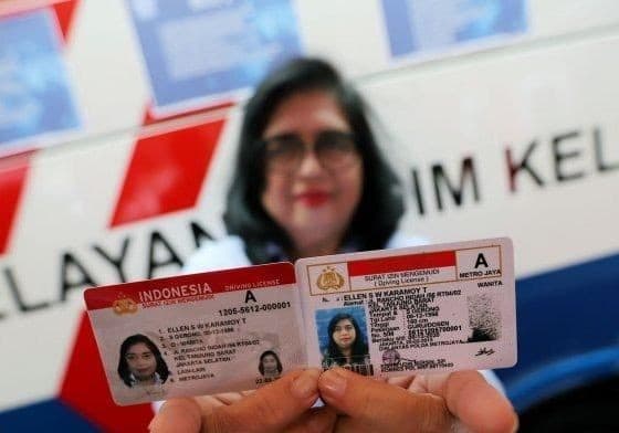 Ilustrasi SIM Lama dan Smart SIM (istimewa)