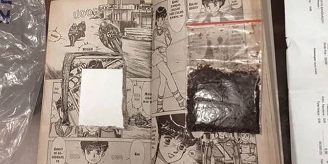Tembakau sintetis disembunyikan dalam buku komik (foto: istimewa)