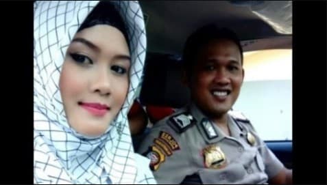 Istri polisi hina Presiden Jokowi lewat Facebook bernama Dian Aprianti.