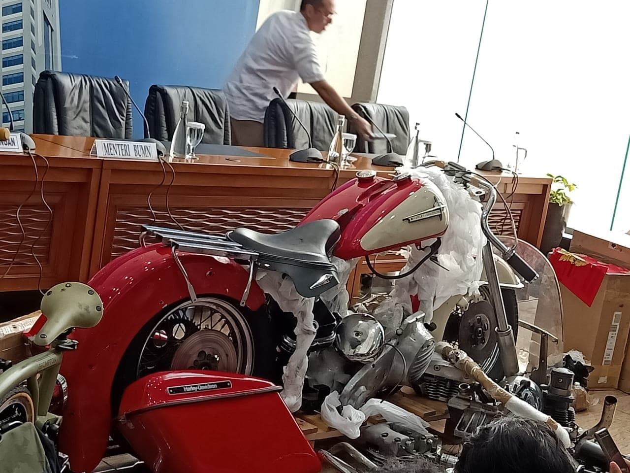 Barang bukti yang diamankan dari pesawat Garuda Indonesia (istimewa)