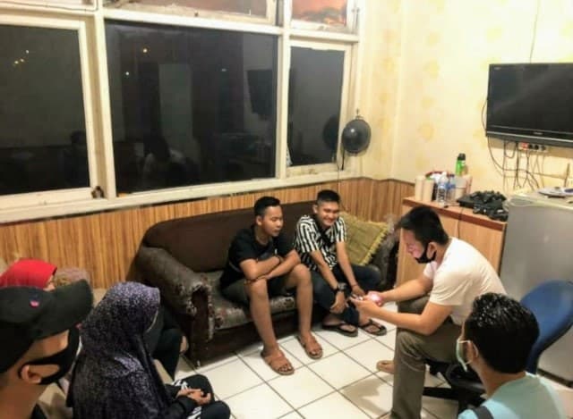 Parah! Ditangkap Polisi, Youtuber Edo Putra Malah Ketawa-ketiwi