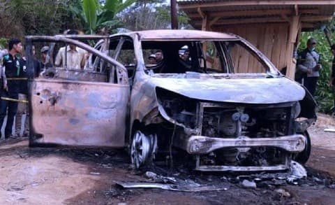 Mayat Pupung Sadili (Ayah) dan anaknya M Adi Pradana dibakar dalam mobil (foto:istimewa)