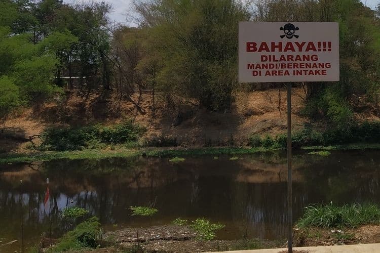 Daerah aliran sungai Bengawan Solo yang tercemar ciu (kompas.com)