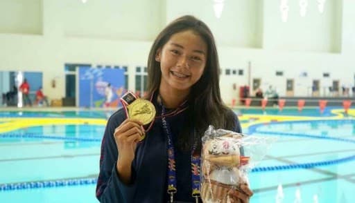 Atlet cantik Dhea Nazhira pulkam naik angkutan umum dari ajang PON Papua. (Foto: Istimewa)