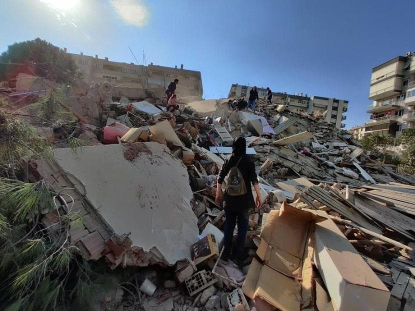 Sejumlah bangunan roboh akibat gempa di Turki